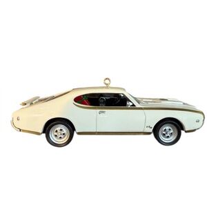 Hallmark Keepsake 1969 Hurst Oldsmobile 442 Ornament - White and Gold